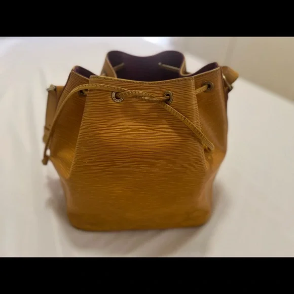 LV Epi Noe Mustard Bucket Bag